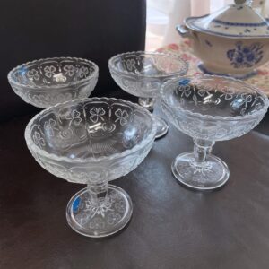 Apila jalallinen jälkiruokamalja