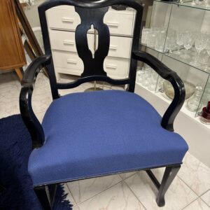 Käsinojallinen tuoli