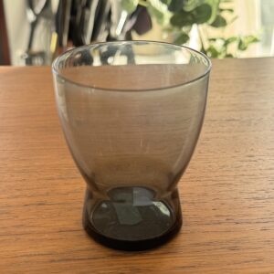 Saara Hopea 1710 lasi, harmaa