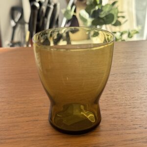 Saara Hopea 1710 lasi, amber