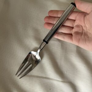 Elegia tarjoiluhaarukka, Ahti Majuri