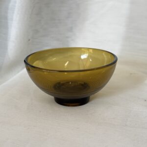Jälkiruokamalja, amber
